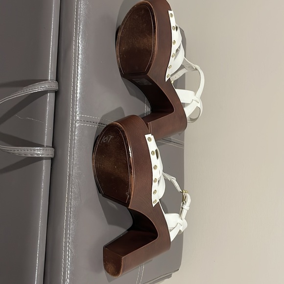 GBG Jinnie white platform wooden heel sandals - Picture 3 of 4